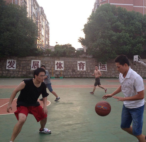 维多利亚老品牌vic首届“勇士杯”男子篮球友谊赛