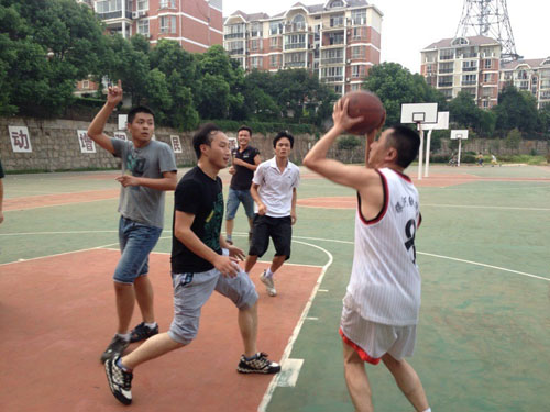 维多利亚老品牌vic首届“勇士杯”男子篮球友谊赛