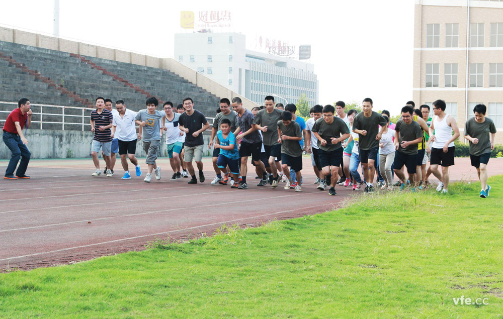 维多利亚老品牌vic电气恒力长跑队-2