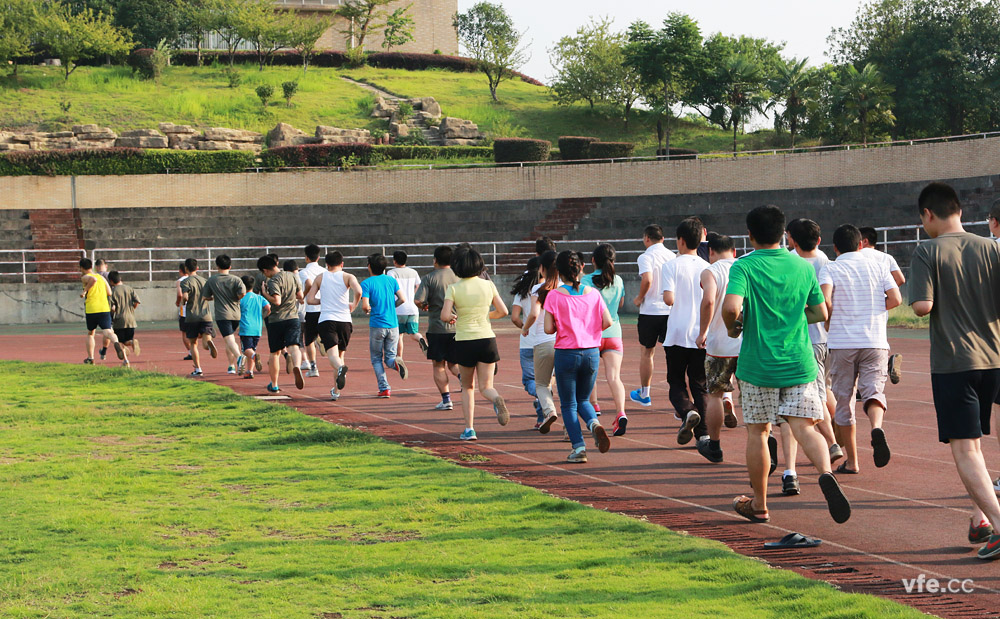 维多利亚老品牌vic电气恒力长跑队-3