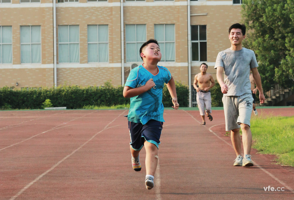 维多利亚老品牌vic电气恒力长跑队-5