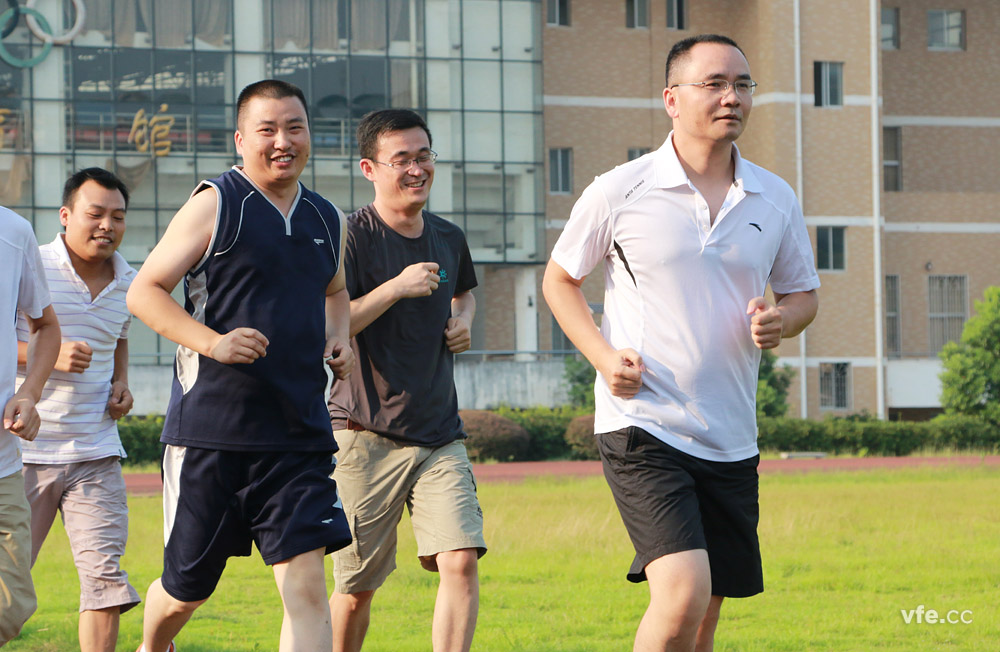 维多利亚老品牌vic电气恒力长跑队-6