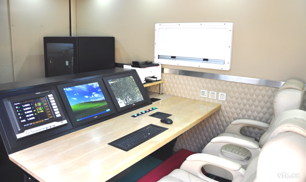 移动式高压电性能效计量检测平台内部操控台