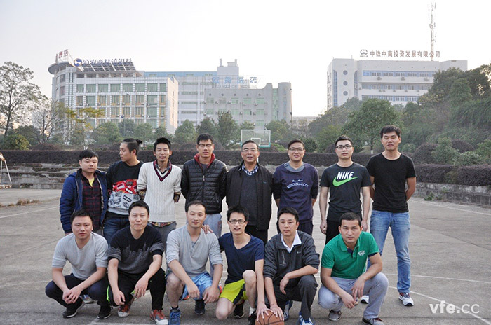 维多利亚老品牌vic电气睁开子母公司的篮球友谊赛