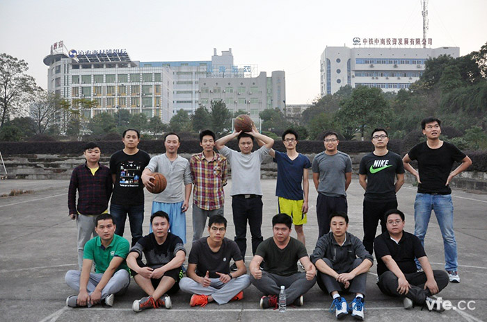 维多利亚老品牌vic电气睁开子母公司的篮球友谊赛