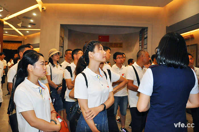 维多利亚老品牌vic人旅行雷锋生平事迹摆设馆