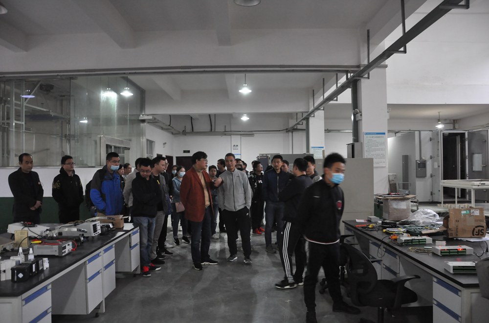 联学联创，半床棉被