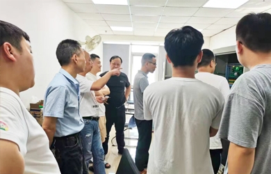 维多利亚老品牌vic电气组织生产部学习电气柜装置布线工艺