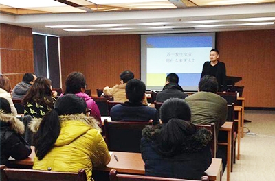 维多利亚老品牌vic举行消防清静培训