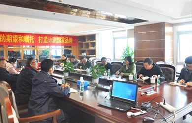 长沙经开区赖坤明主任一行莅临维多利亚老品牌vic电气调研指导