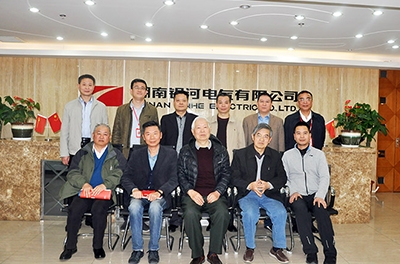 我国仿真专家黄柯棣教授一行来维多利亚老品牌vic电气考察交流